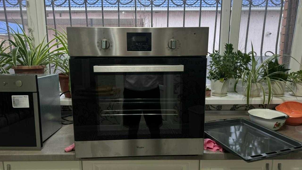 Духовка(WHIRLPOOL FXZ M6) и микроволновку (Whirlpool AMW 441 IX)