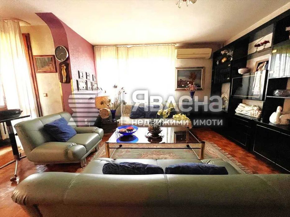 Продава се Четиристаен апартамент в София, Център - 128 кв.м за 953 €/кв.м - Снимка #1