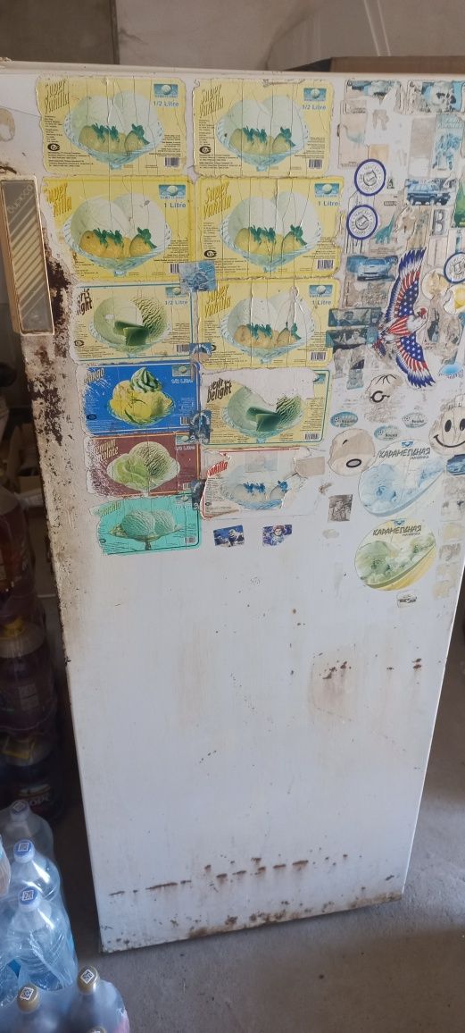 Рабочий холодильник  продаётся