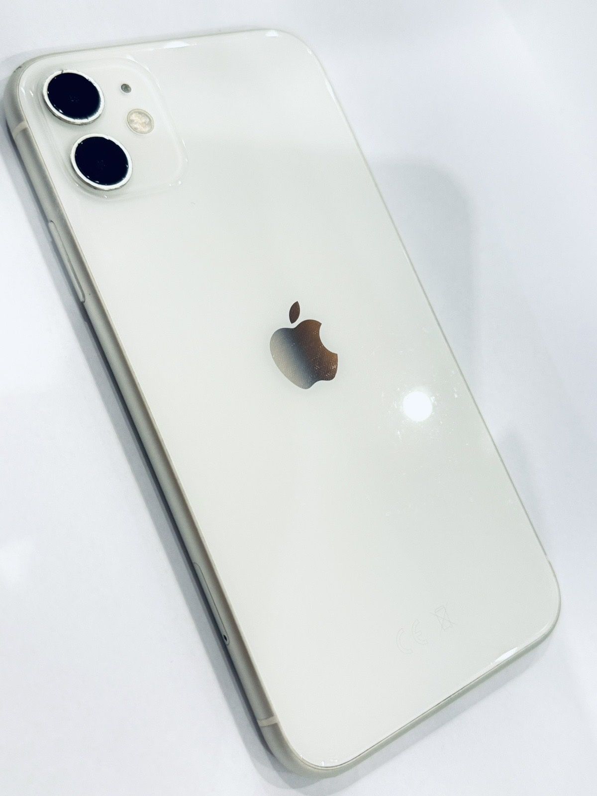 iPhone 11 64 GB WHITE