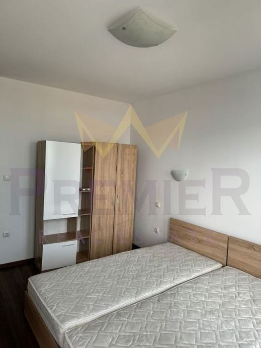 Дава се под наем Тристаен апартамент в Варна, Център - 107 кв.м за 1275 € - Снимка #3