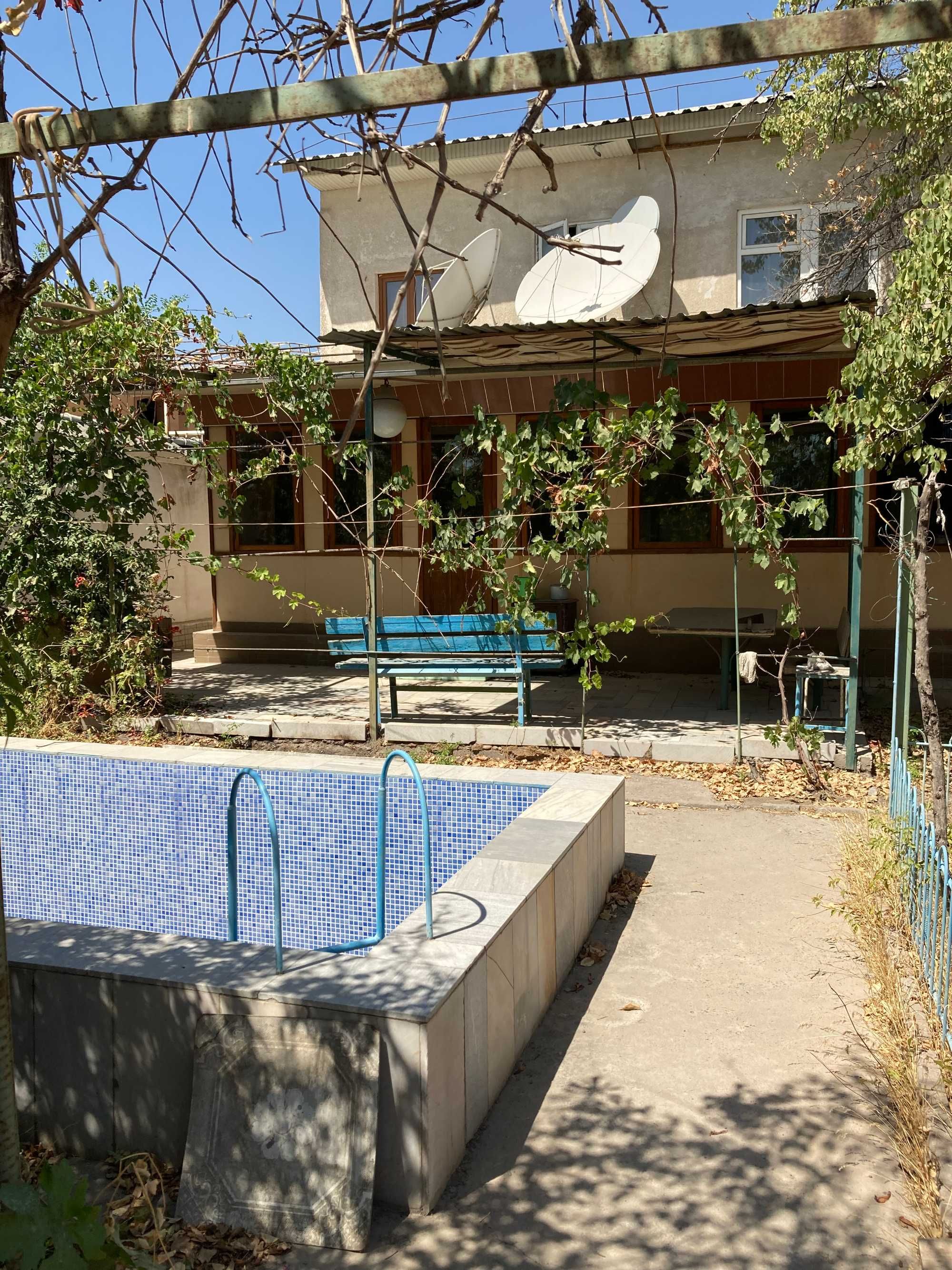 Продается дом с бассейном и гаражом