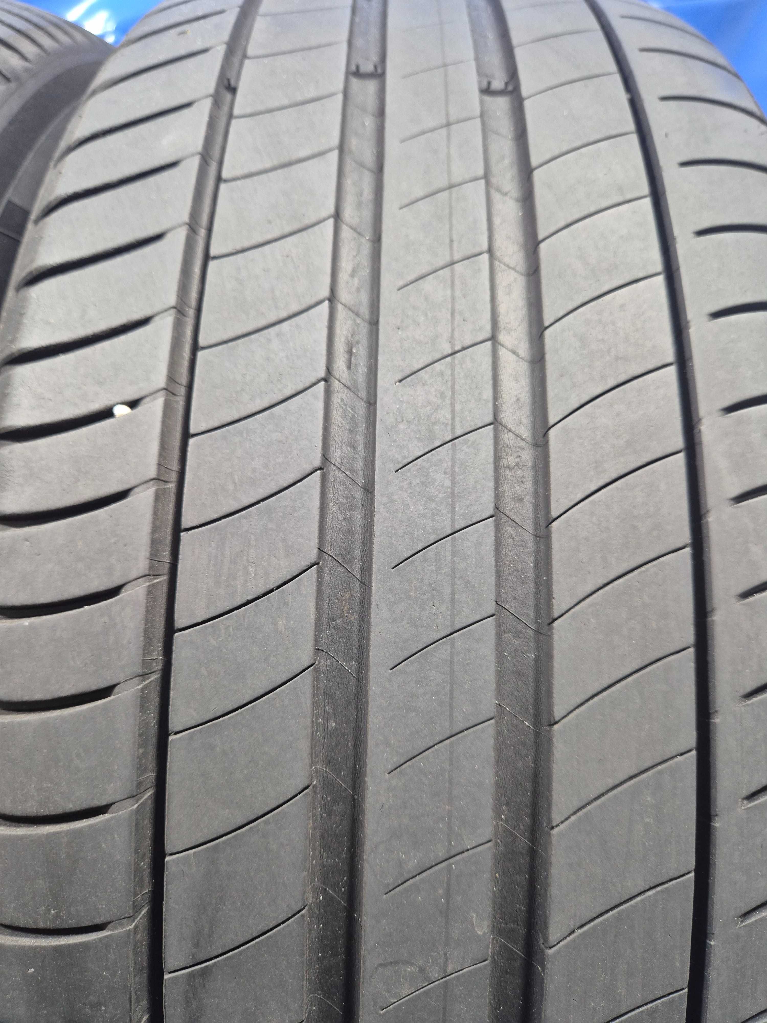 225/55/18 Michelin