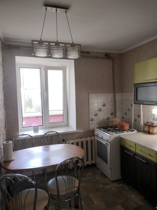 Продаётся срочно 2х комнатная квартира, мкр С- Восток.