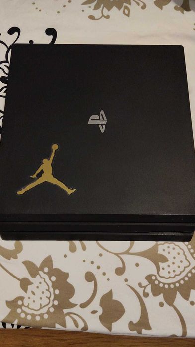 PS4 Pro + 16 jocuri