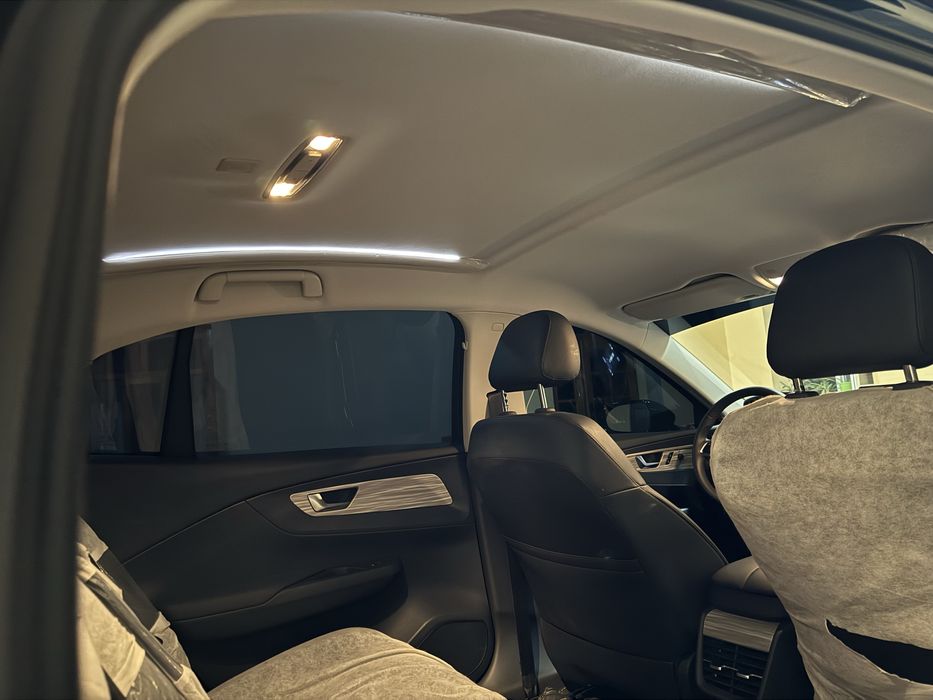 Автомашина Hongqi eqm-5 500 км. Черный цвет. Пробег 18100 км.