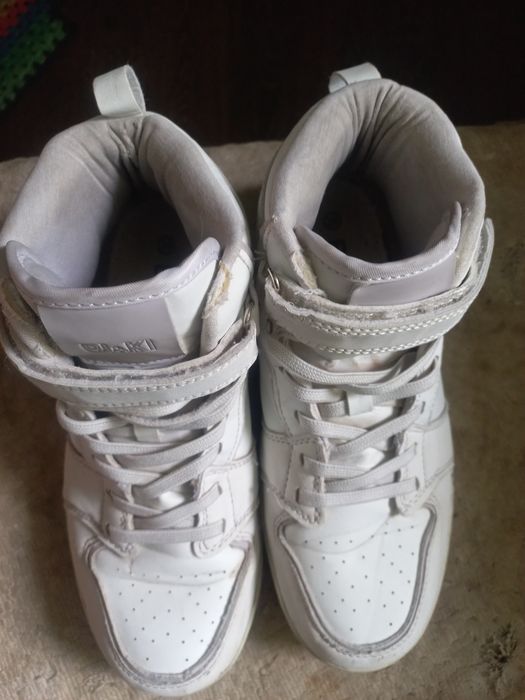 Продам кроссовки