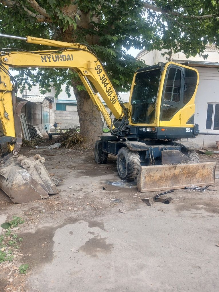 Excavator HYUNNDAI