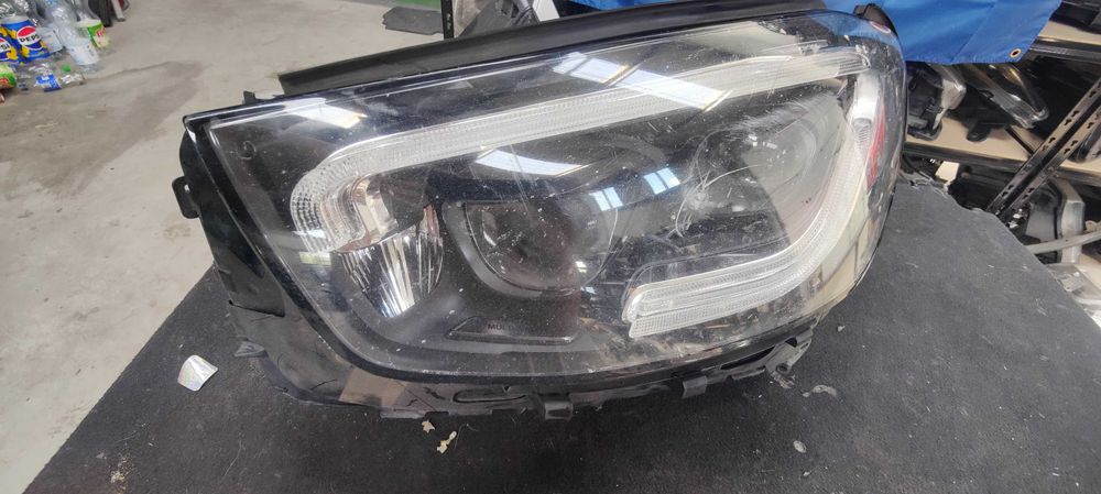 far stanga mercedes glc 2022 avariat pe sticla