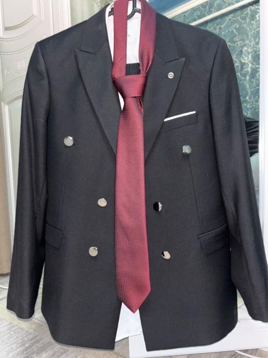 Продам абсолютно новый костьюм