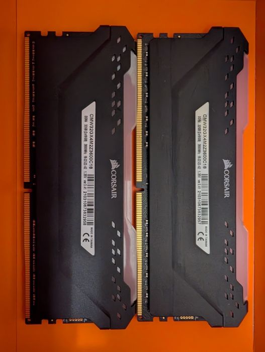 32GB (2x16GB) DDR4 RAM памет: Corsair Vengeance RGB PRO DDR4-3600 CL18