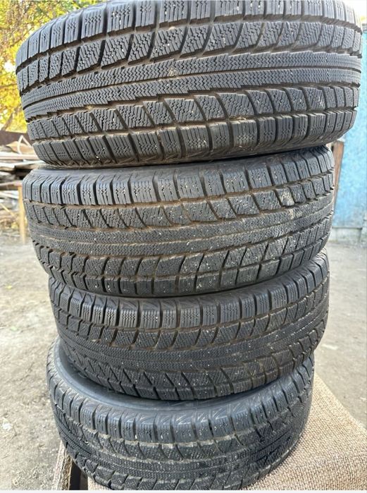 Продам зимние шины Трианжл 215/60/R16