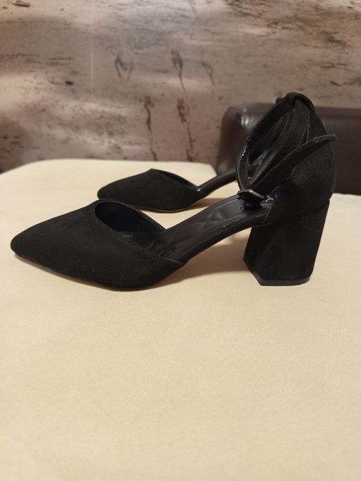 Елегантни дамски обувки