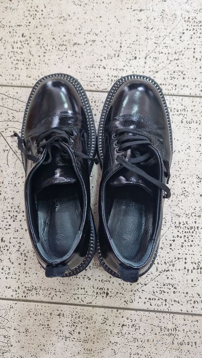 Лоуфъри от естествена лак