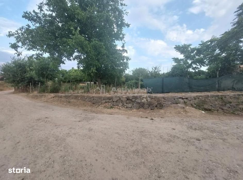 Teren INTRAVILAN, 1060 mp, zona barierei - sat Vernesti