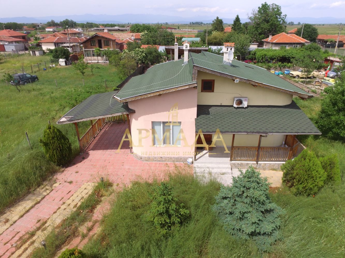 Нова, Mонолитна къща с Обширен двор Граф Игнатиево