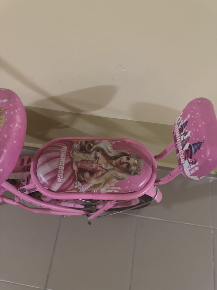Велосипед на девочку почти как новая , на 4-8 лет