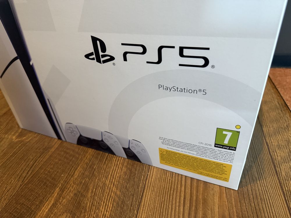 Неотварян, чисто нов Playstation 5 с два контролера DualSense