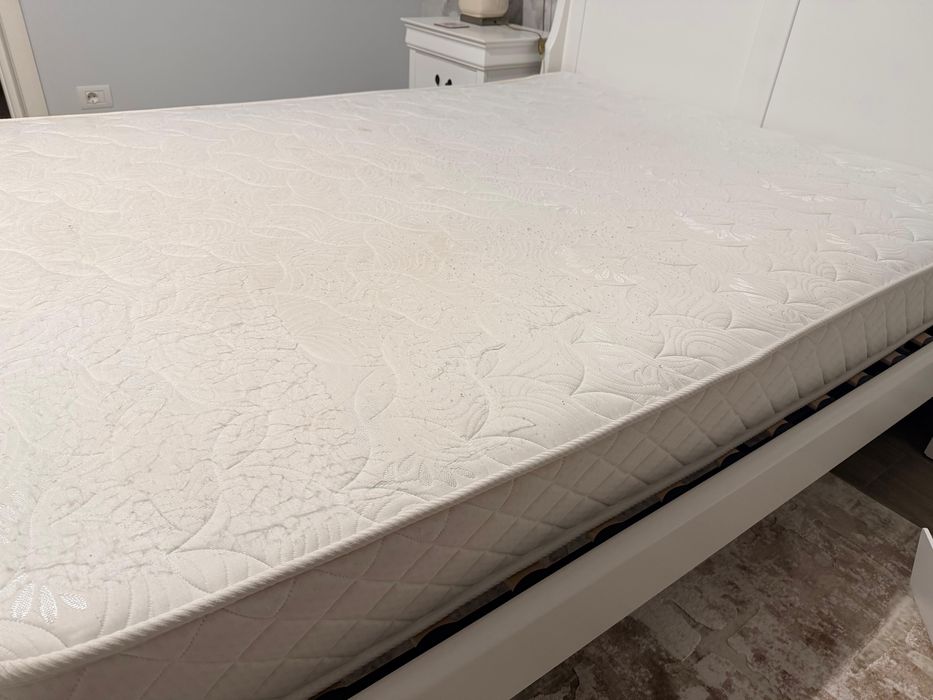 Vand saltea de pat in stare buna