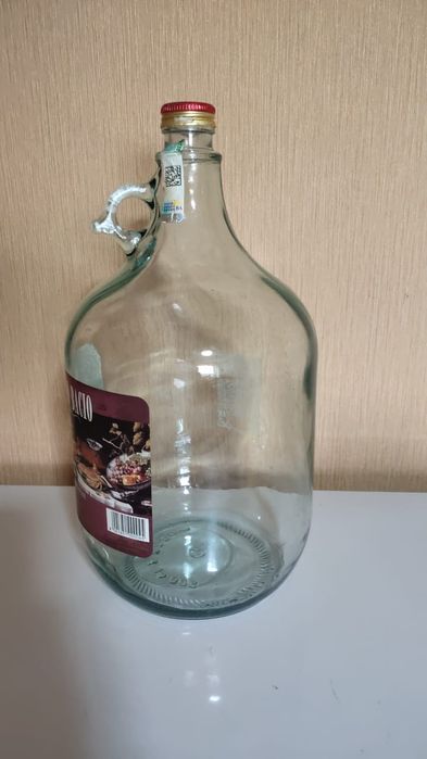 Продам 5 литровые бутылки из под вина