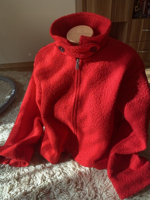 Дамско червено зимно яке