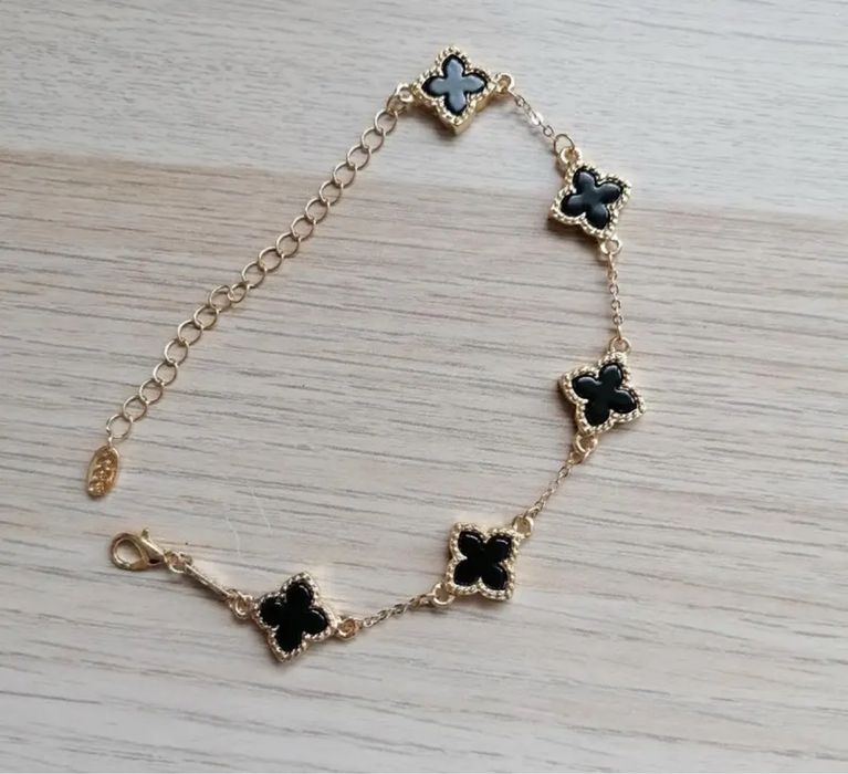 Гривни на детелини и Комплекти бижута