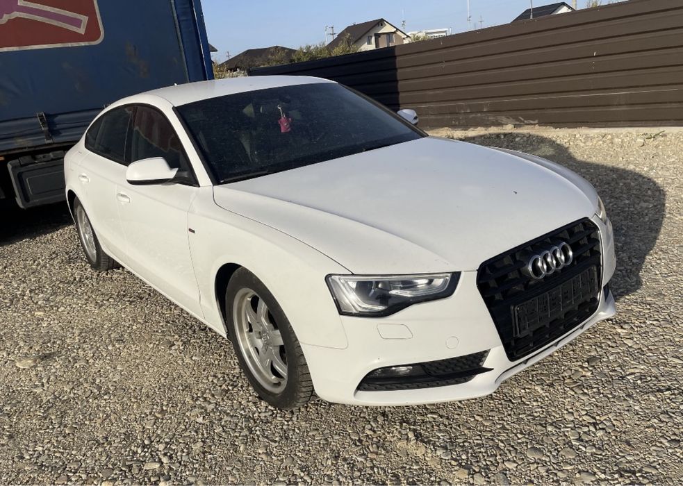 Usa / portiera Audi a5 b8 8t stanga dreapta culoare alb 4 usi