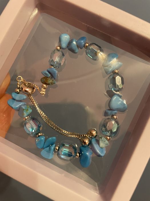 Нежна синя гривна