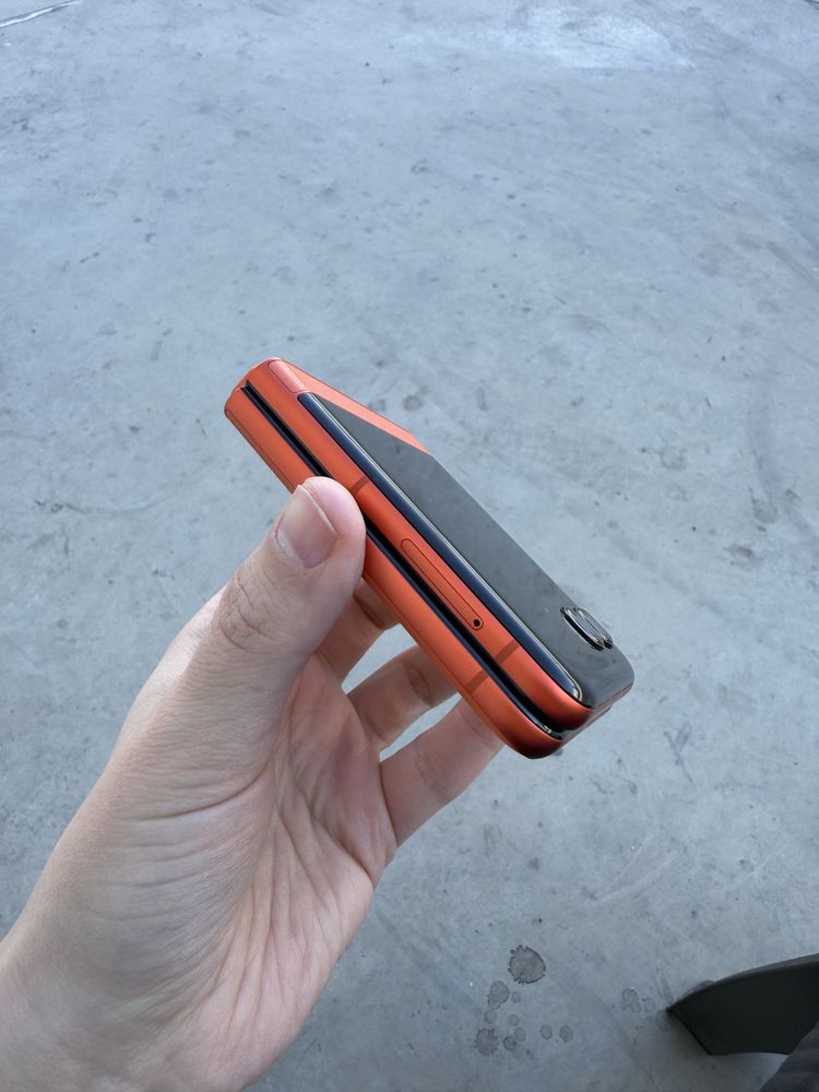 Motorola razr 50