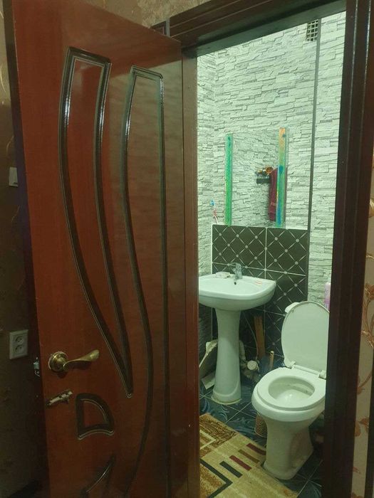 Navoiy Vasxod 3-4-qavat indiski dom. 3 xonali 2 qavatli uy sotiladi.