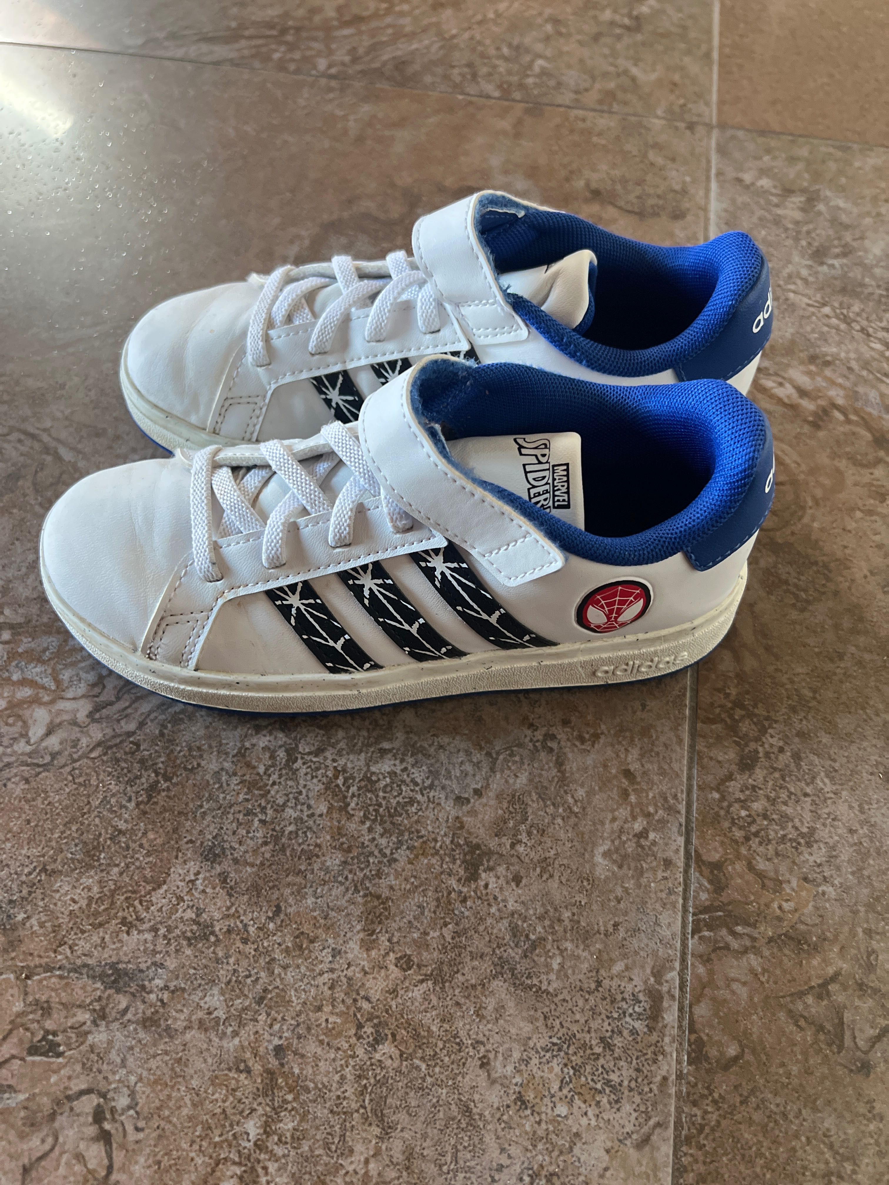 Adidas Spiderman Marvel маратонки номер 31