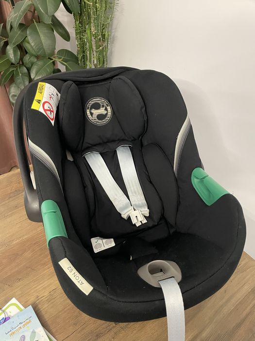 Scoica Cybex Aton S2 iSize + baza isofix Base One in stare foarte buna