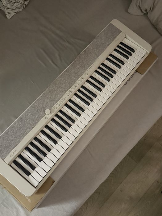 Продам синтезатор Casio CT-S1WEC7