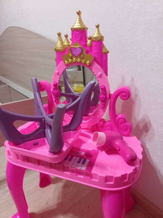 Отдам бесплатно детское  зеркало для лет 3 - 4