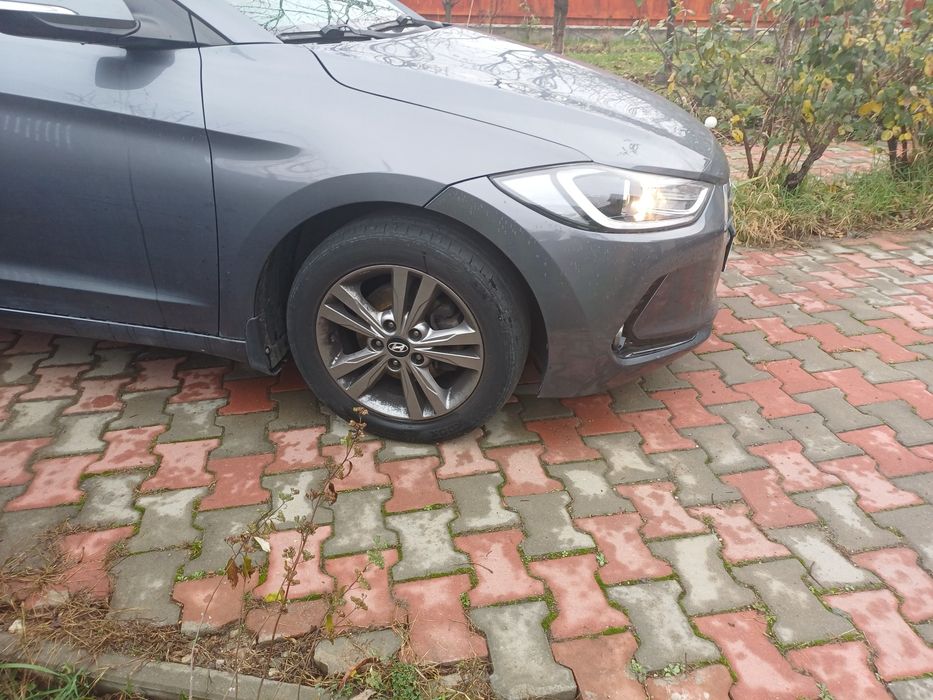 Vand autoturism hyundai elantra din 2018 ,pe benzina, 73500 km.