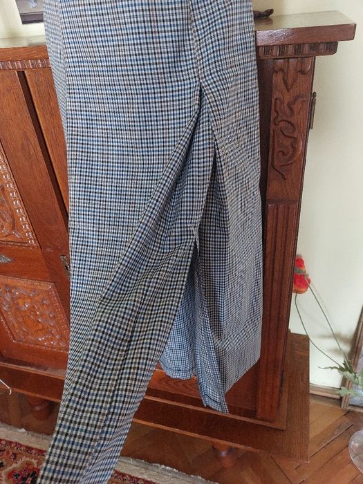 Fusta noua din poplin fin, minunata, racoroasa, cu patru slituri duble