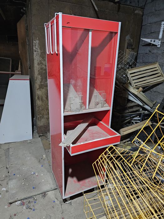 Продаются стелажи магазинные