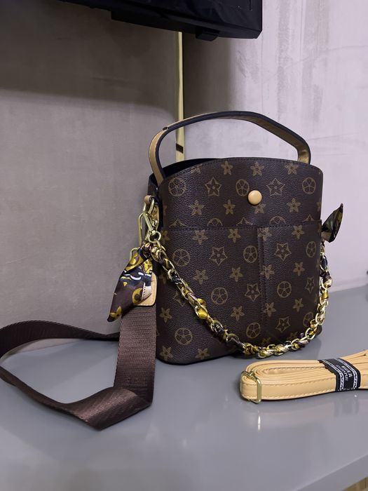 Кожаная сумка LV