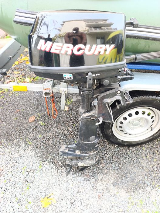 Лидка с колесар двигател и жилетки