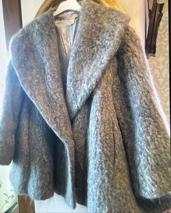 Palton evazat pufos  superb mărimea L/XL