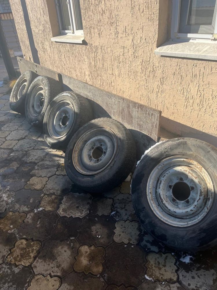 Продам шины с дисками 205/70 r14