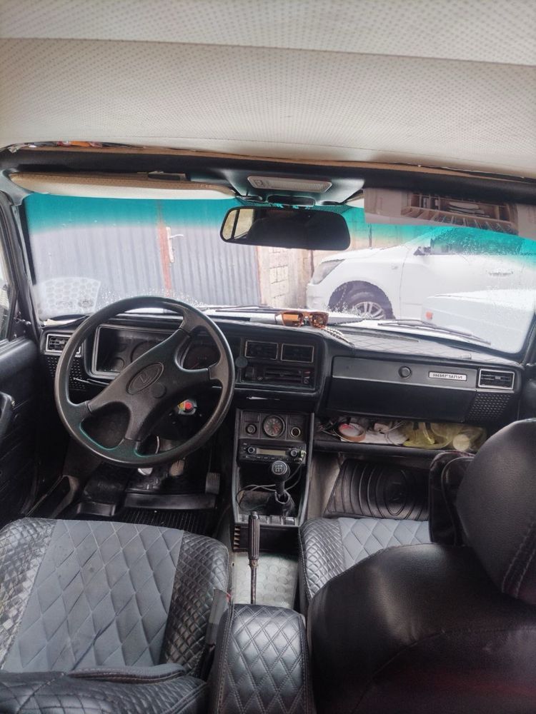 Vaz 2104 sotiladi.