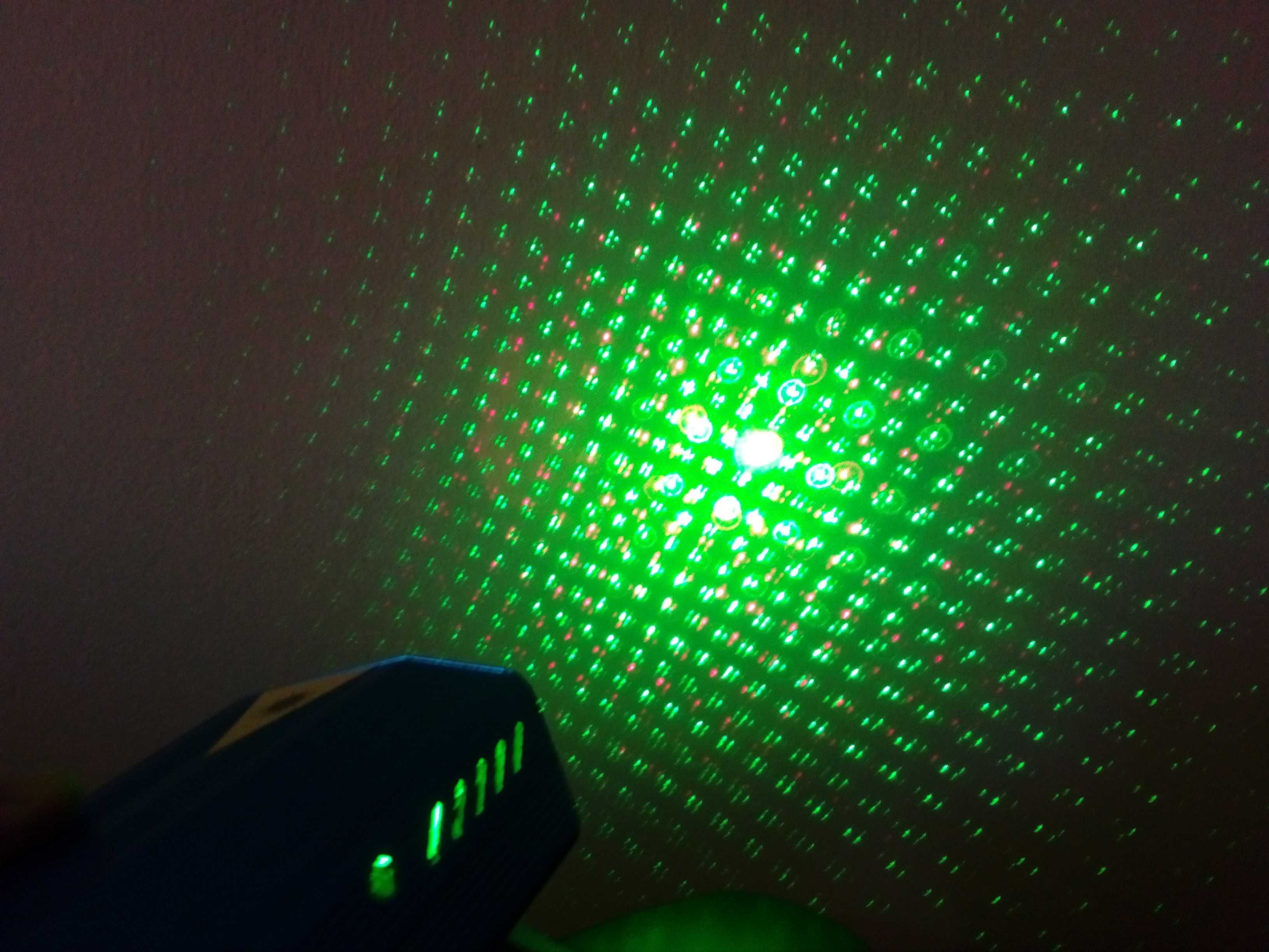Proiector laser holografic cu senzor sunet