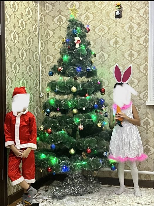 Ёлка с игрушками и светами 15000