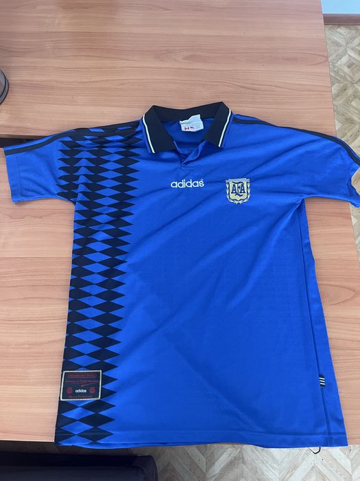 Продам оригинал футболку Адидас аргентина срочно!!!