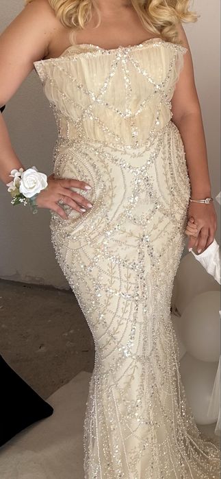 Официална рокля.               .