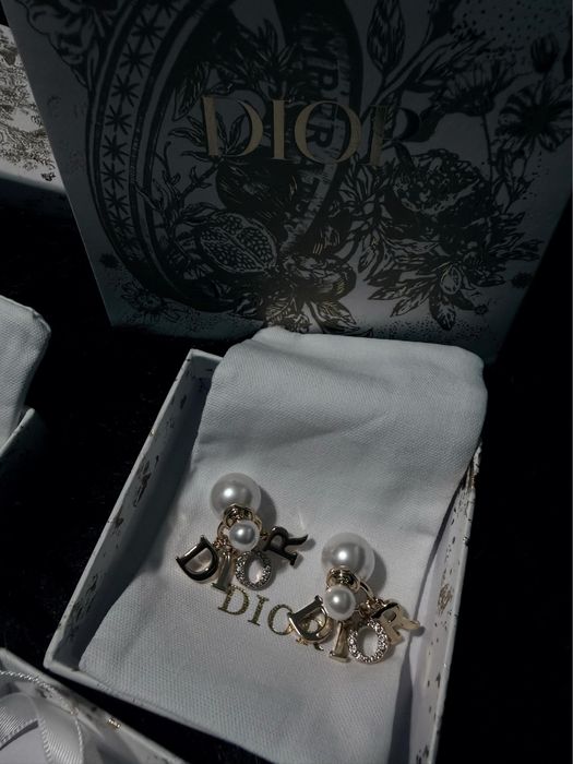 Обеци видове Dior