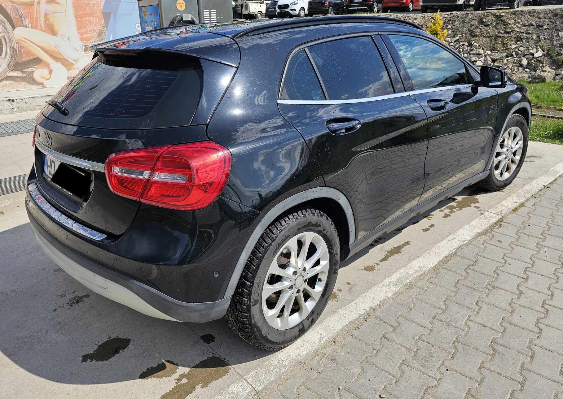 Vând Mercedes-Benz GLA 200