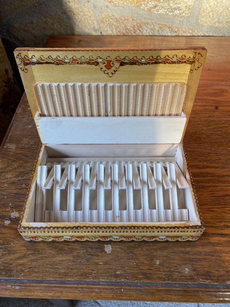 Дървена ретро кутия за цигари табакера
