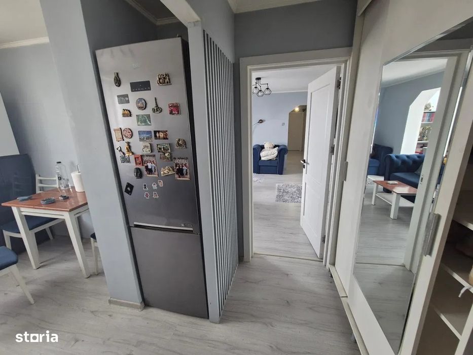 Apartament 3 camere semidecomandat